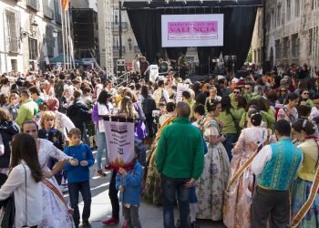 La Diputació celebra su tradicional recepción fallera junto a 900 comisiones de València y sus comarcas