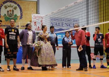 El CV Xàtiva recibe a la Fallera Mayor en sus instalaciones