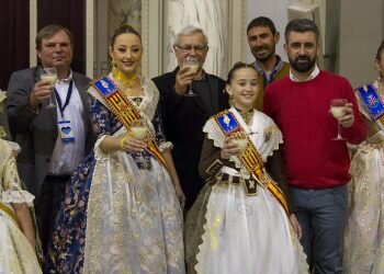 Las Falleras Mayores de Valencia brindan con horchata de chufa de Valencia