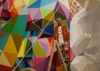 Representantes del mundo fallero y de colectivos sociales ayudarán a Okuda a pintar la falla municipal de Latorre y Sanz