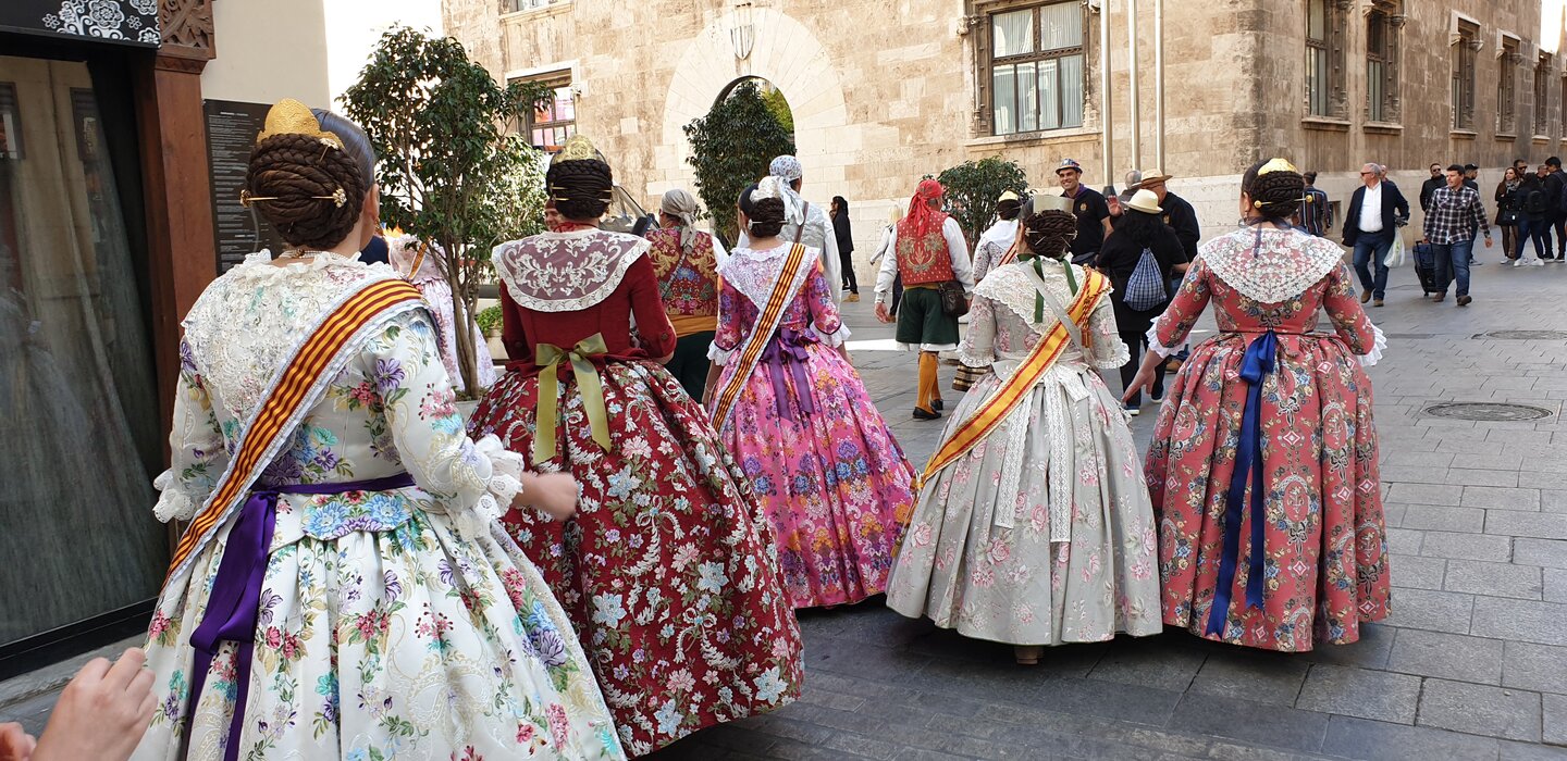 La Junta Local Fallera de Xátiva visita Valencia con motivo de la recepción fallera por parte de la Diputación de Valencia