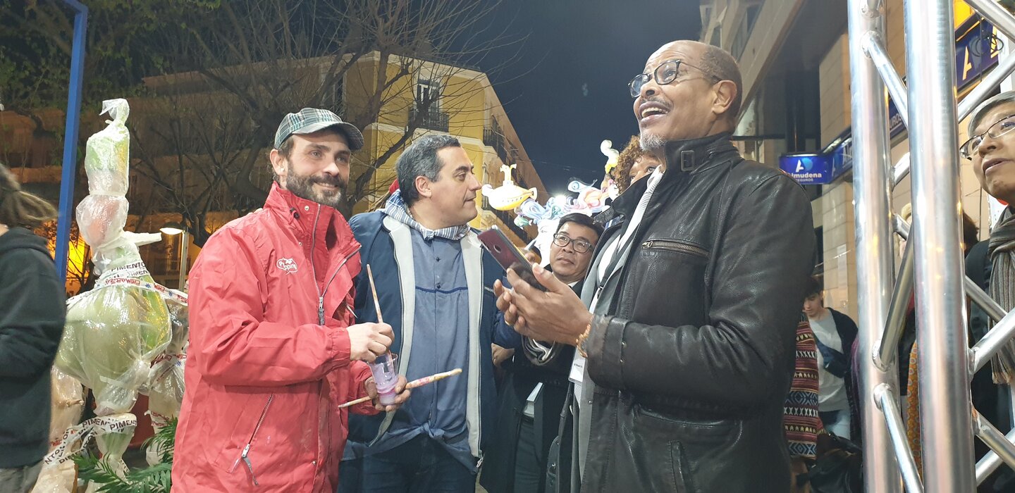 La falla Espartero G.V Ramón y Cajal recibe a la delegación de expertos en indumentaria de Unesco