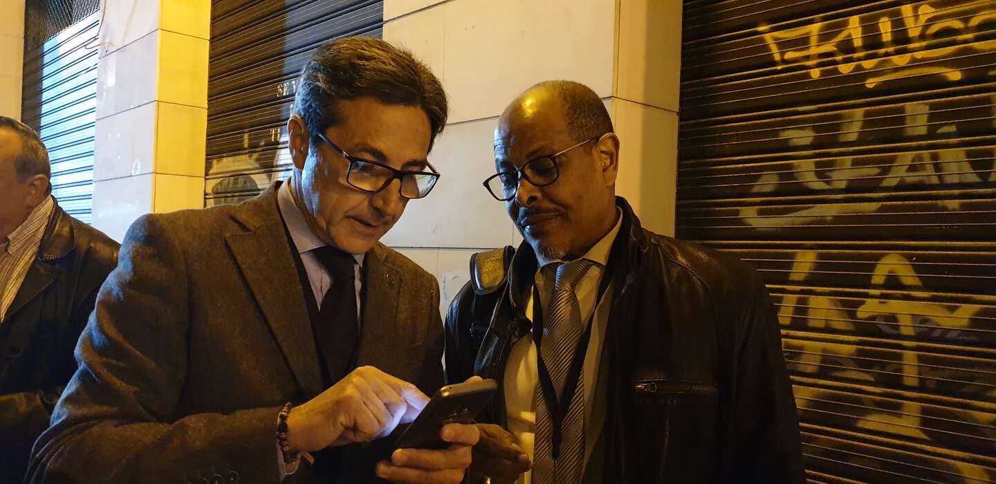 La falla Espartero G.V Ramón y Cajal recibe a la delegación de expertos en indumentaria de Unesco