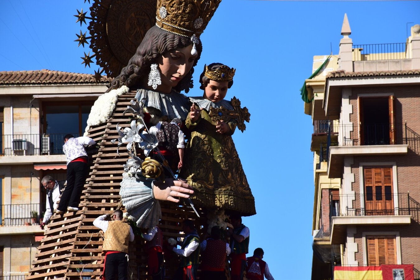El Clavel Solidario nace para paliar el destrozo emocional y económico que el CORONAVIRUS ha ocasionado en las Fallas