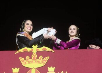 Una Crida sin límite de aforo y con mascarilla marca el regreso de las Fallas al mes de marzo