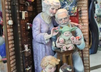 El ninot de la falla Monestir de Poblet – Aparicio Albiñana “L’Antiga de Campanar” ha sido el indultado por los visitantes de la Exposición del Ninot