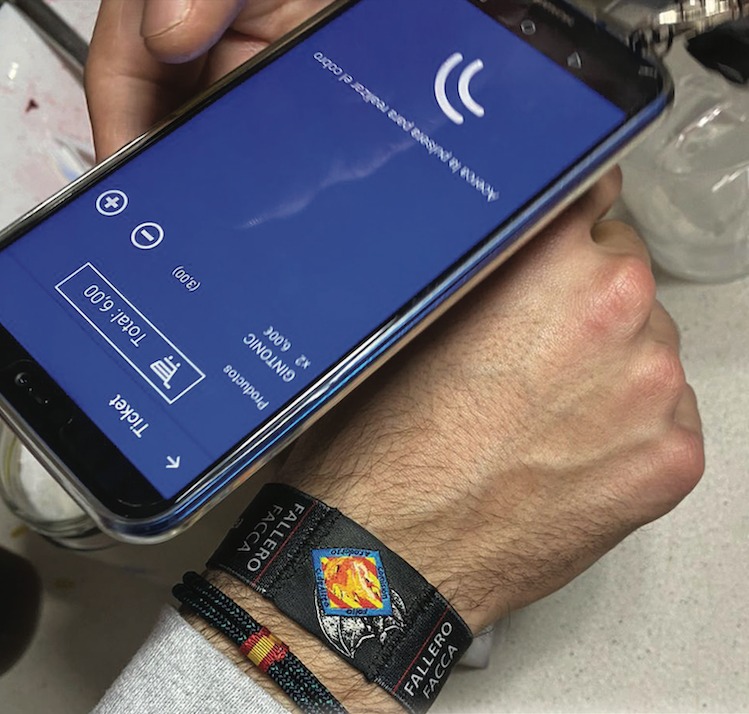 Las Fallas usarán pulseras inteligentes para garantizar una experiencia más segura