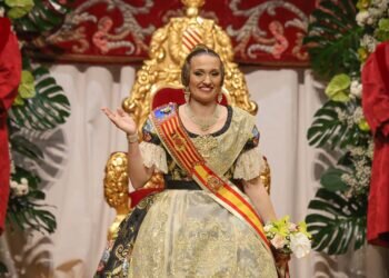 Laura Mengó recibe la banda de los sueños