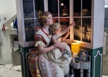 El ninot de la comisión Monestir de Poblet-Aparicio Albiñana es indultado por los visitantes de la Exposición del Ninot 2023