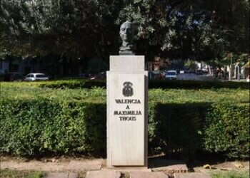 Homenajes a Maximiliano Thous y José Serrano dan inicio al penúltimo día de las Fallas 2023 en València